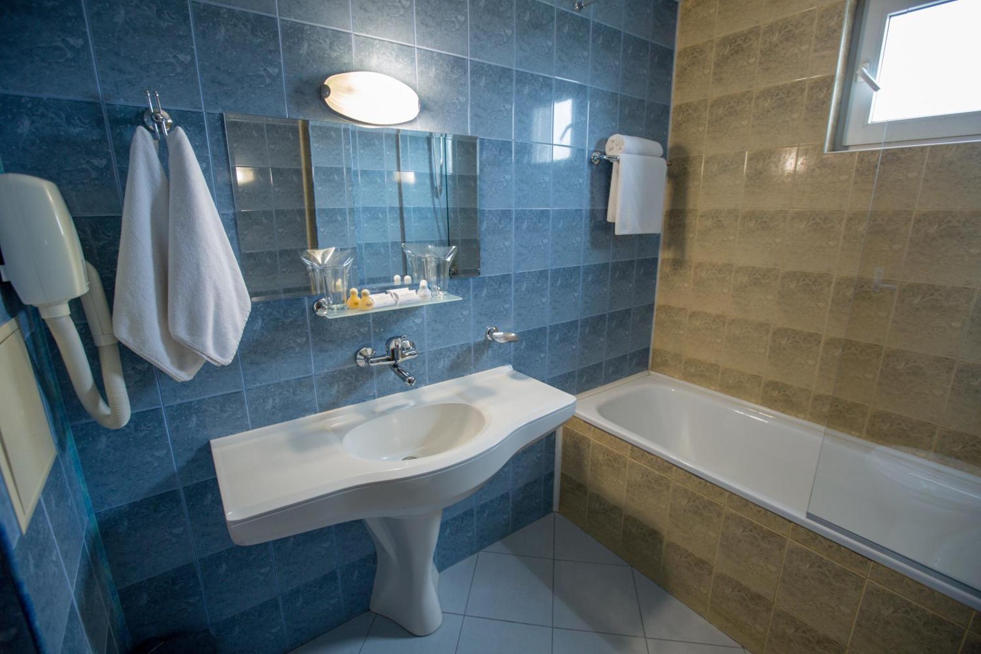 Terra Europe Brontes Hotel Targovishte  Ngoại thất bức ảnh