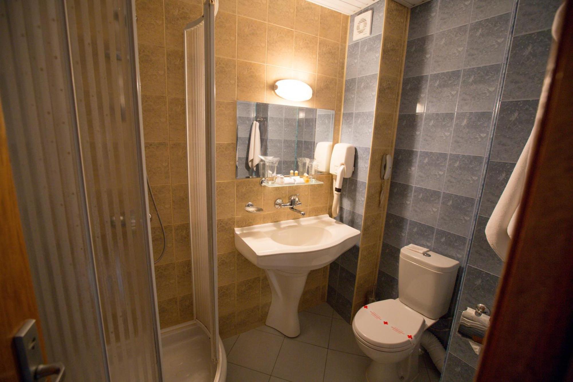 Terra Europe Brontes Hotel Targovishte  Ngoại thất bức ảnh