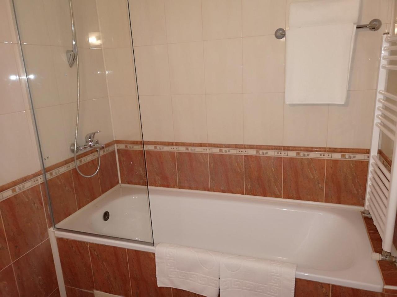 Terra Europe Brontes Hotel Targovishte  Ngoại thất bức ảnh