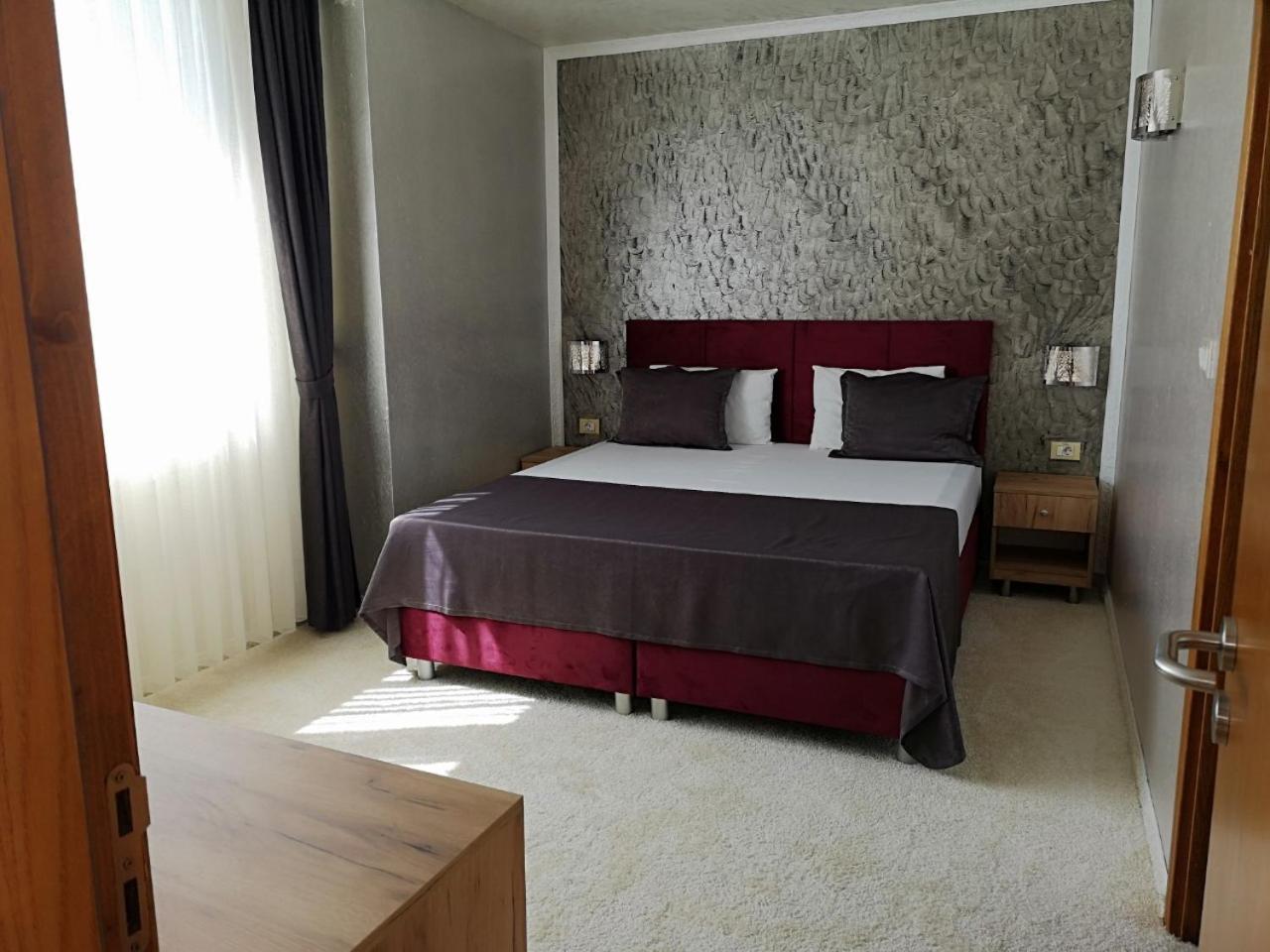 Terra Europe Brontes Hotel Targovishte  Ngoại thất bức ảnh