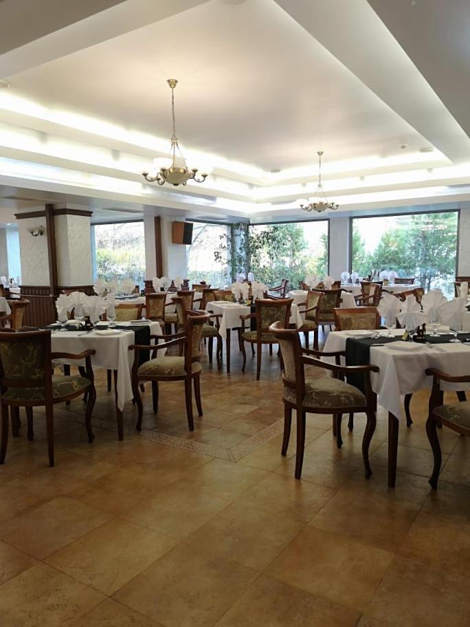 Terra Europe Brontes Hotel Targovishte  Ngoại thất bức ảnh