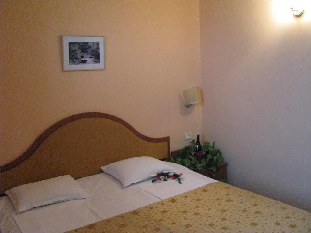 Terra Europe Brontes Hotel Targovishte  Ngoại thất bức ảnh
