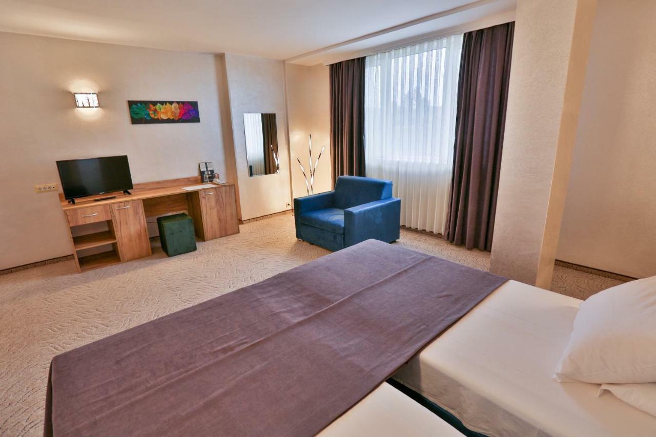 Terra Europe Brontes Hotel Targovishte  Ngoại thất bức ảnh