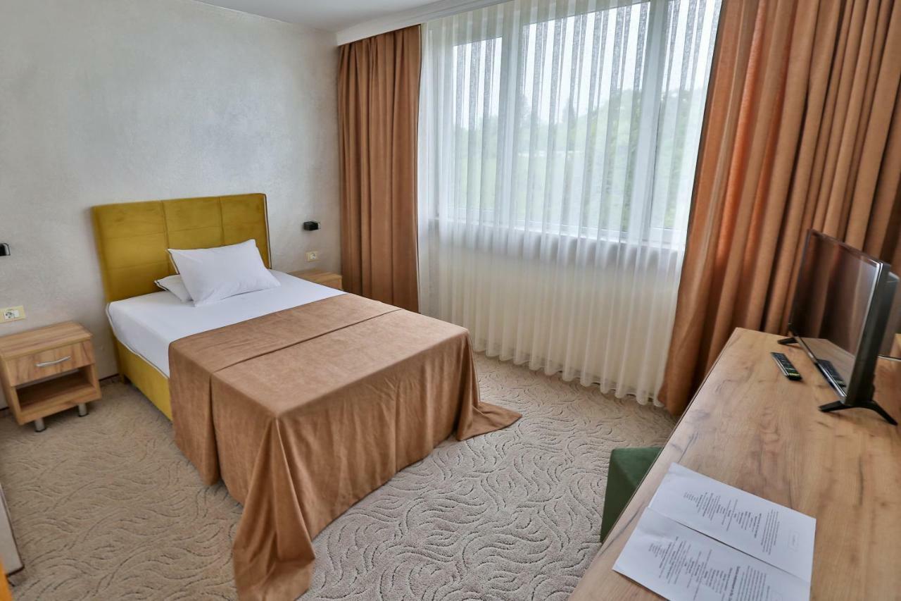 Terra Europe Brontes Hotel Targovishte  Ngoại thất bức ảnh