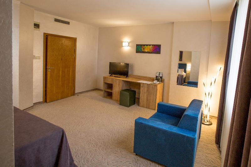 Terra Europe Brontes Hotel Targovishte  Ngoại thất bức ảnh